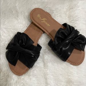 Black Bow Iynx Sandal Slides